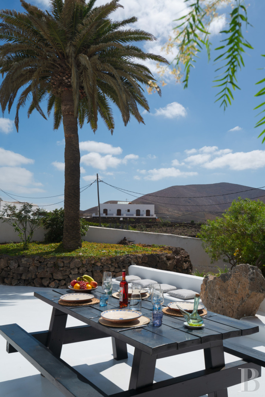 An old finca renovated in a contemporary style on the island of Lanzarote, in the Canary Islands - photo  n°21